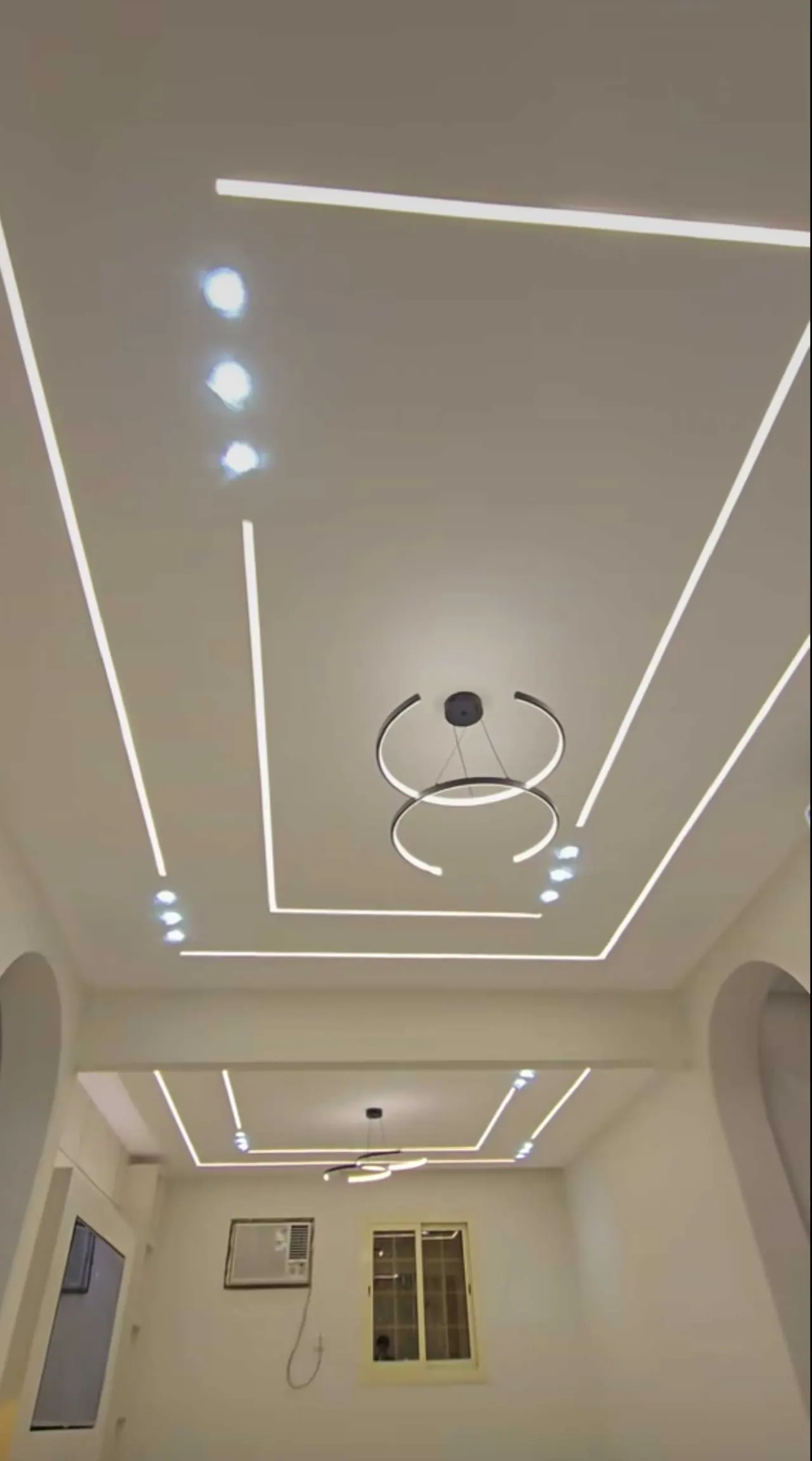 سقف جبس بدائرة LED وخطوط إضاءة